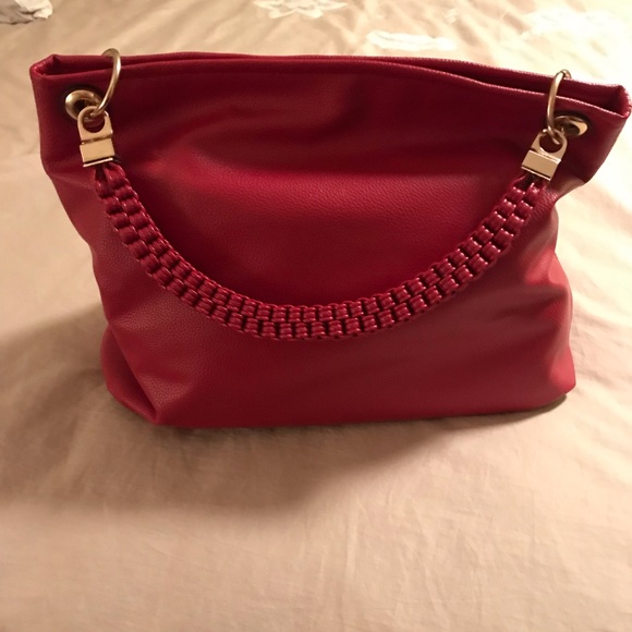 Red Tote. - Picture 1 of 3